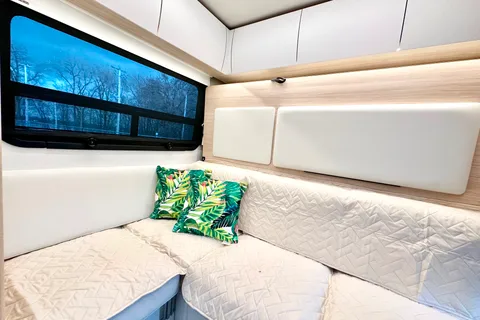 SLEEP 4 -Brand new Leisure Travel Unity Class B+  2023