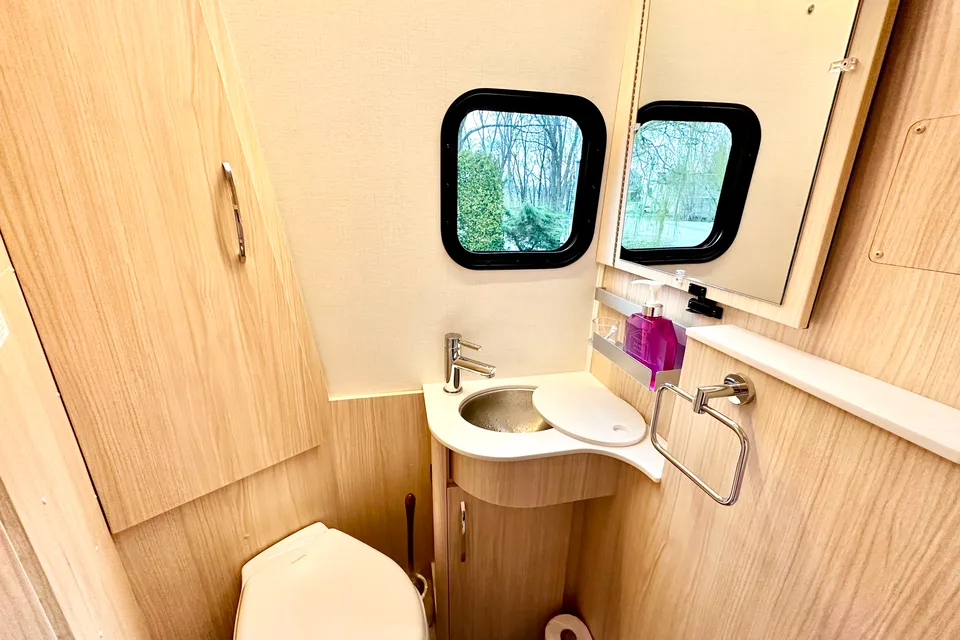 SLEEP 4 -Brand new Leisure Travel Unity Class B+  2023