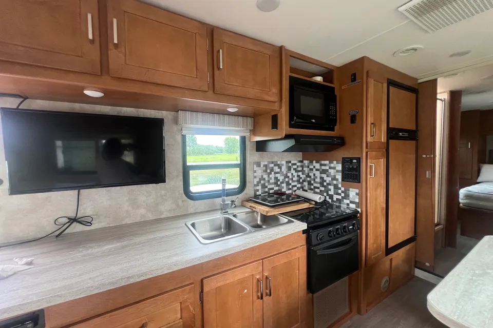 Lovely's Winnebago Minniewinnie Class C
