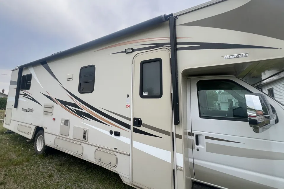 Lovely's Winnebago Minniewinnie Class C