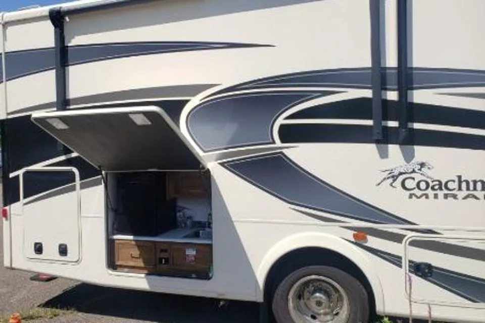 Swan's Coachmen 32ss  Class A