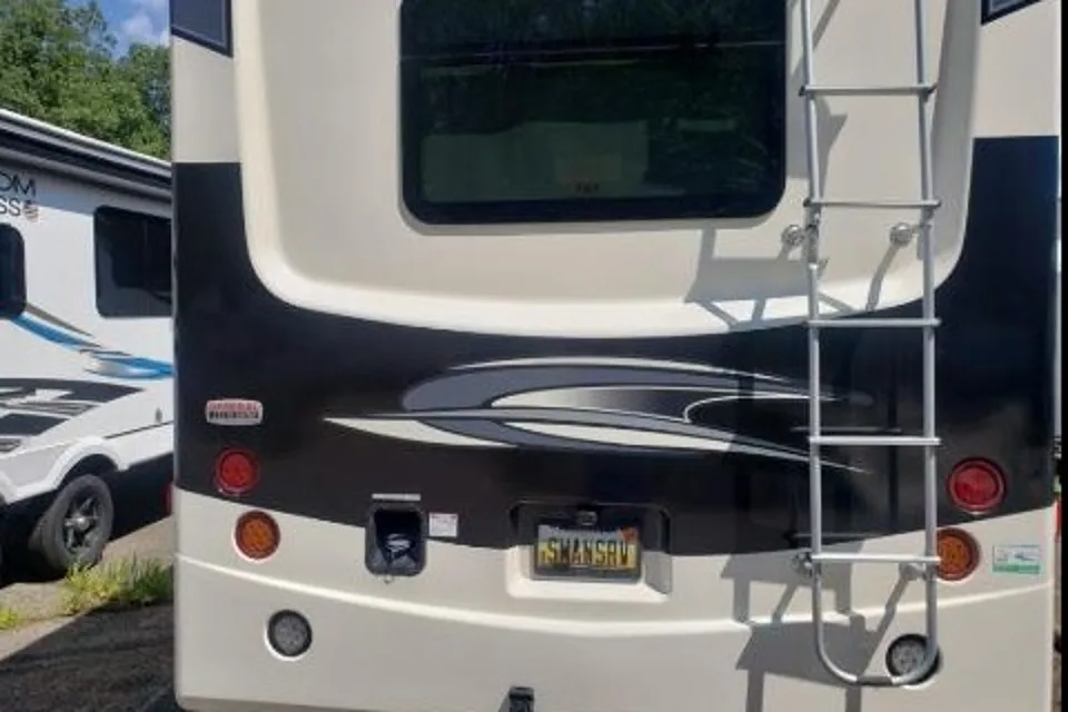 Swan's Coachmen 32ss  Class A