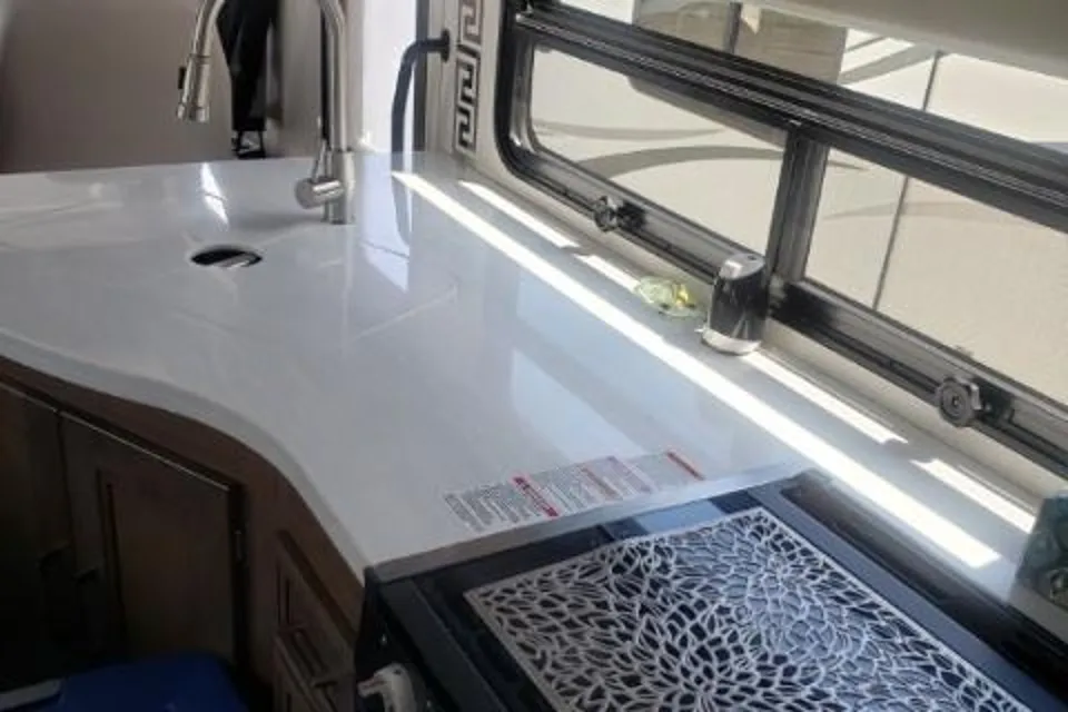 Swan's Coachmen 32ss  Class A
