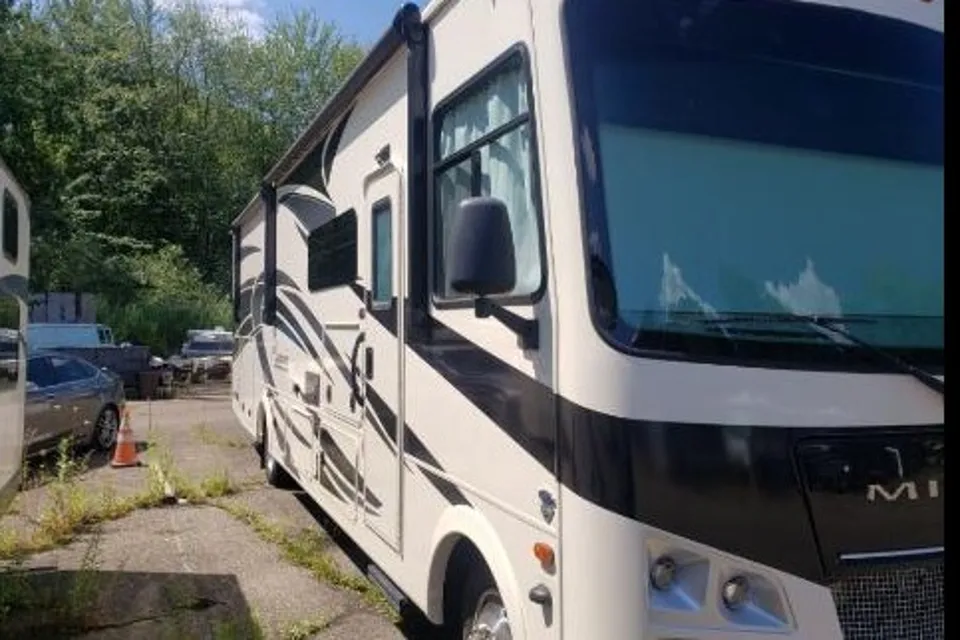 Swan's Coachmen 32ss  Class A