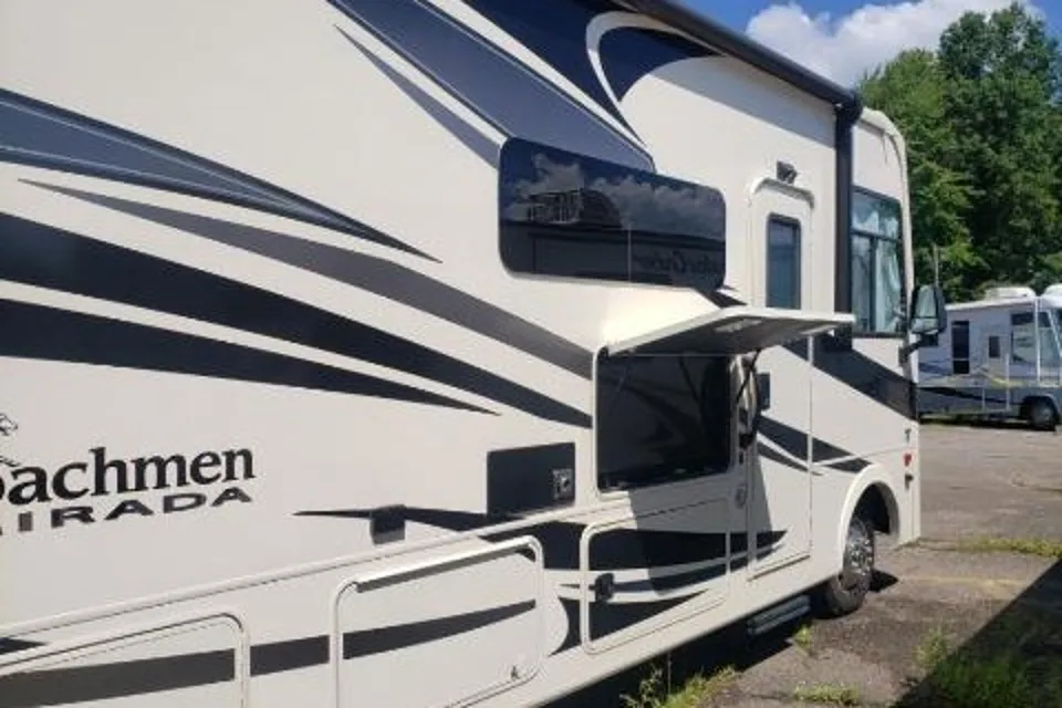 Swan's Coachmen 32ss  Class A
