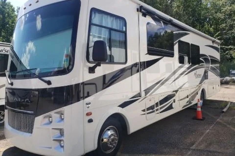 Swan's Coachmen 32ss  Class A