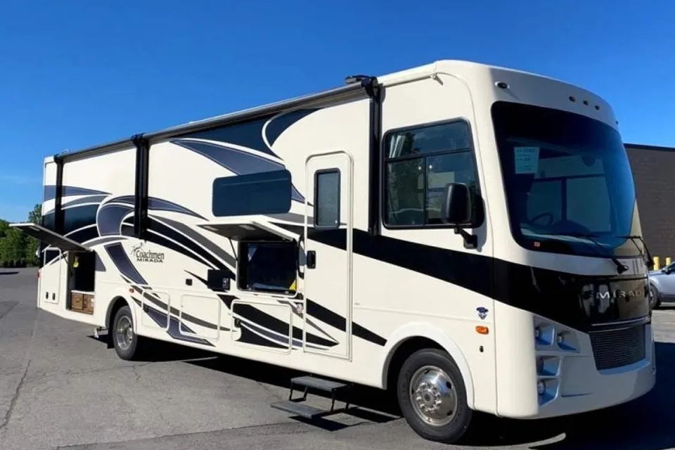 Swan's Coachmen 32ss  Class A