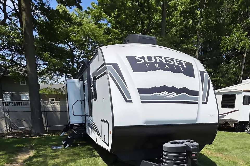 Luxury 2025 Crossroads Sunset Trail 331BH Travel Trailer