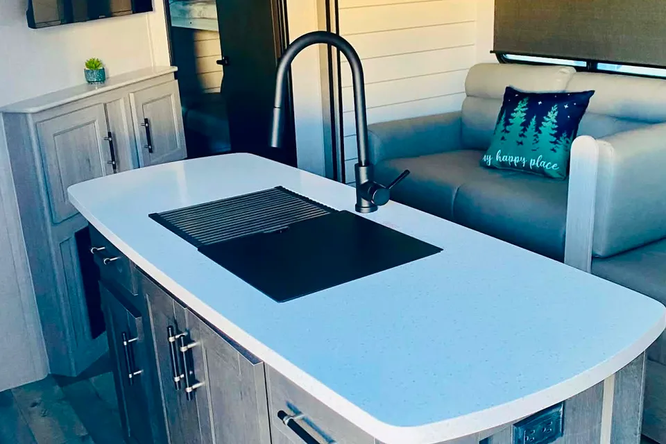 Luxury 2025 Crossroads Sunset Trail 331BH Travel Trailer