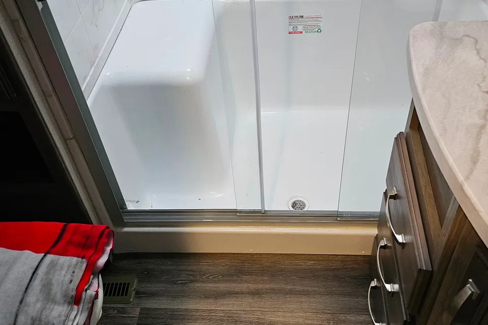 William 's Keystone Cougar 27SGS Fifth Wheel