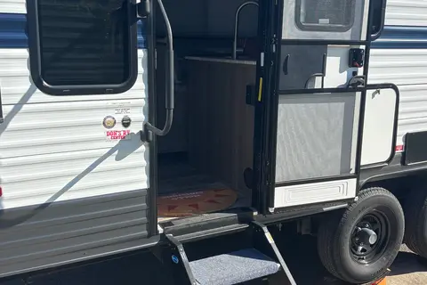 Gary's Gulf Stream 24RLS Travel Trailer