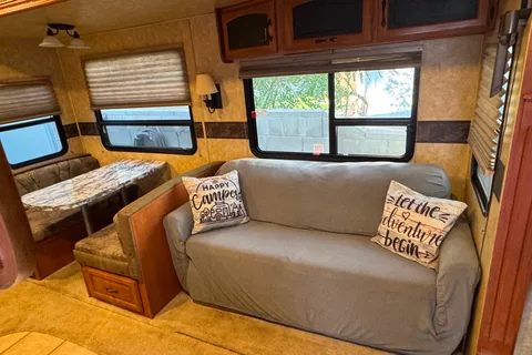 Spacious 5th Wheel with Incredible Bunkroom Floorplan!