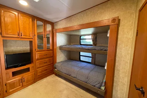 Spacious 5th Wheel with Incredible Bunkroom Floorplan!
