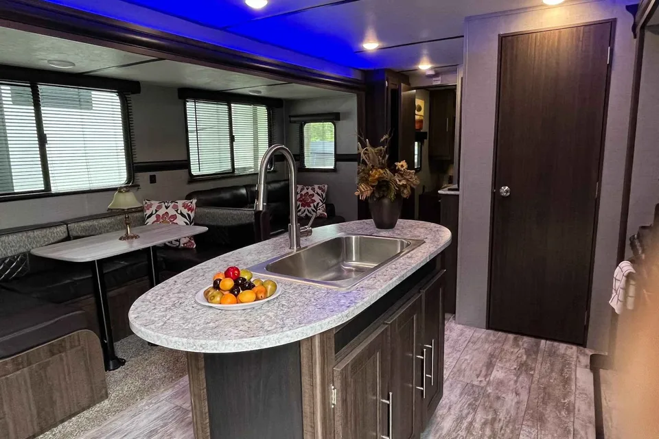 Matthew's Zinger 2019 Travel Trailer