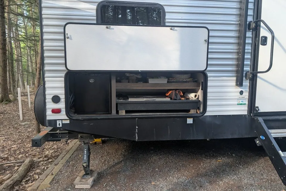 Connolidge's East to West Della Terra Travel Trailer