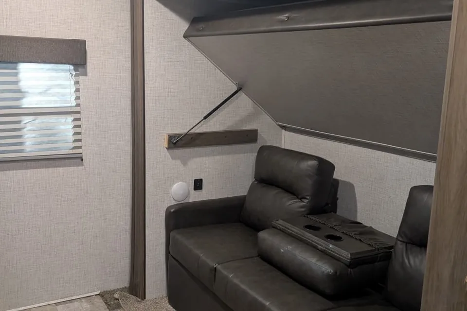 Connolidge's East to West Della Terra Travel Trailer