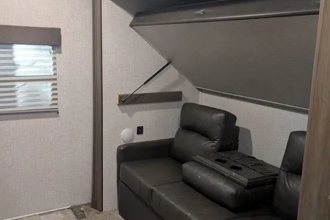 Connolidge's East to West Della Terra Travel Trailer