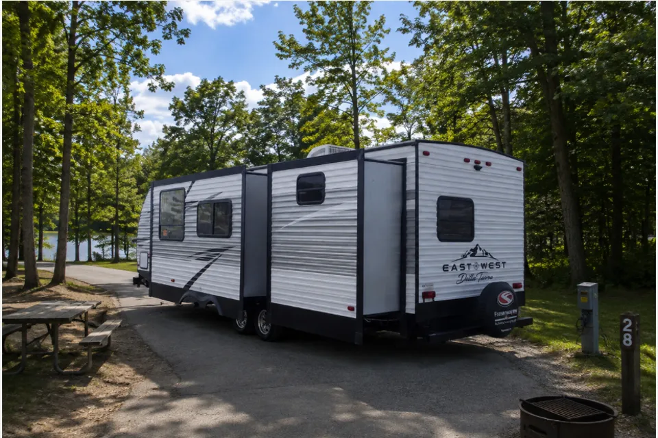 Connolidge's East to West Della Terra Travel Trailer