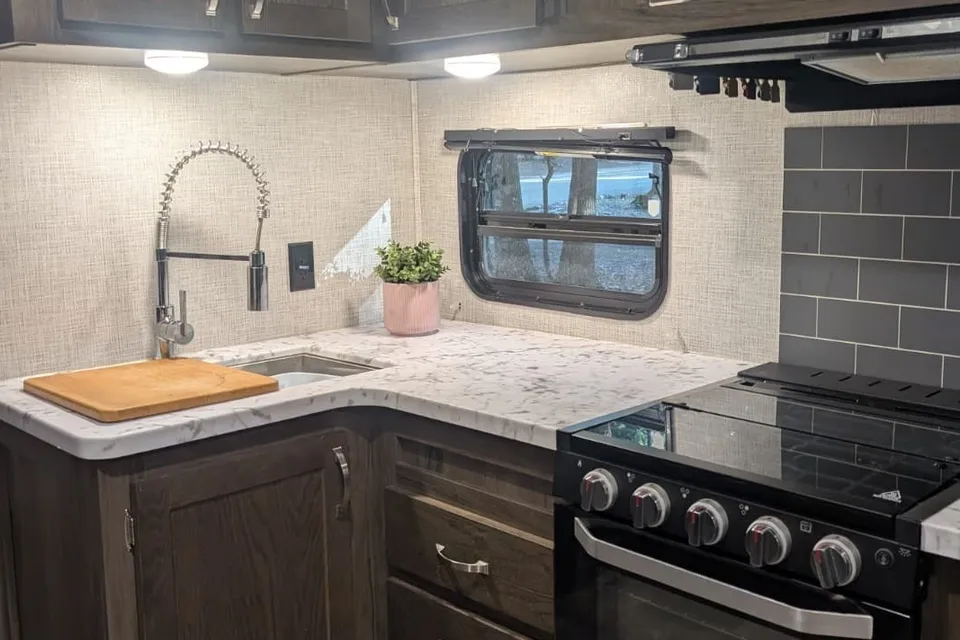Connolidge's East to West Della Terra Travel Trailer