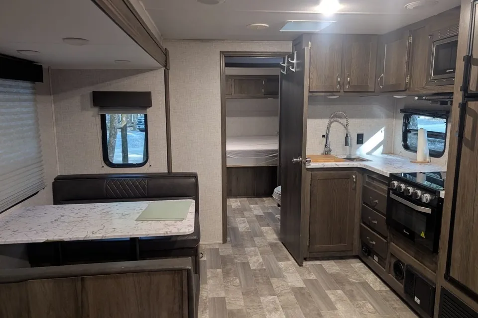 Connolidge's East to West Della Terra Travel Trailer