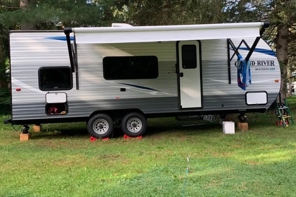 Summer Fun! Grand River 25Bh Travel Trailer