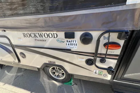 Rockwood Premier 2716G