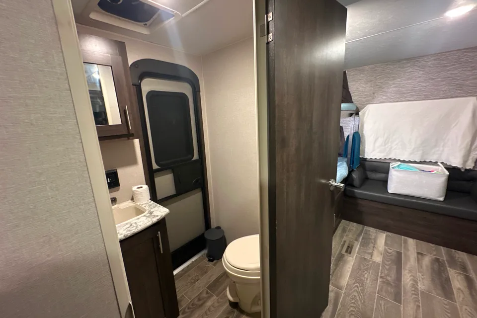 Abby’s 33ft 2020 Travel Trailer * Delivery Only*