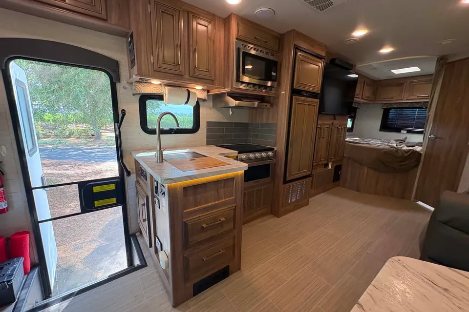 Adventure Ready Entegra | Outdoor Kitchen & TV