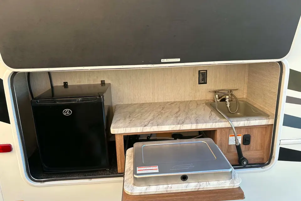 Adventure Ready Entegra | Outdoor Kitchen & TV