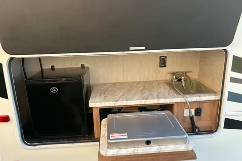 Adventure Ready Entegra | Outdoor Kitchen & TV