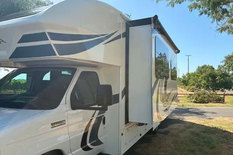 Adventure Ready Entegra | Outdoor Kitchen & TV
