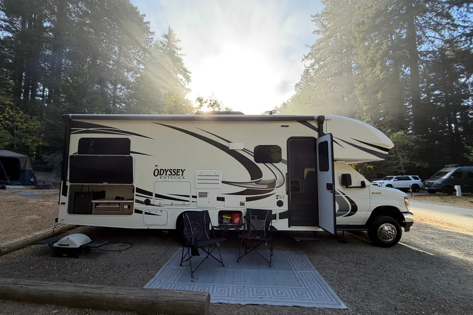 Adventure Ready Entegra | Outdoor Kitchen & TV