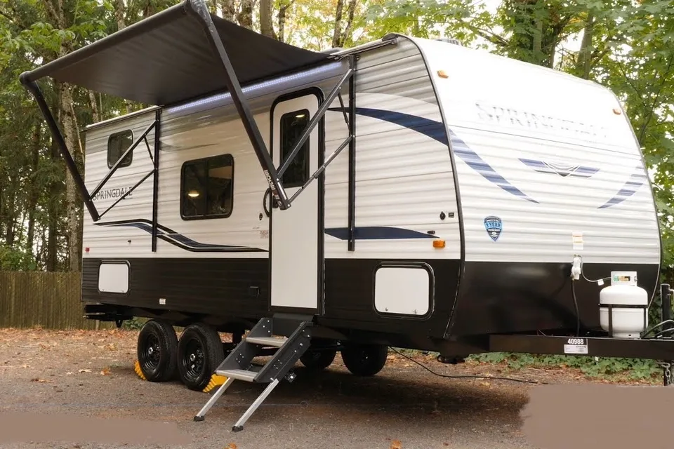 Keystone Springdale RV trailer Sleeps 7 Lightweight