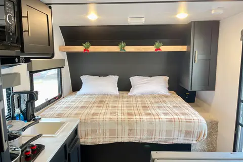 Keystone Springdale RV trailer Sleeps 7 Lightweight