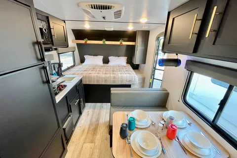 Keystone Springdale RV trailer Sleeps 7 Lightweight