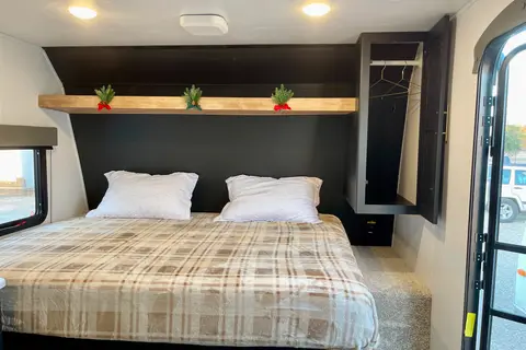 Keystone Springdale RV trailer Sleeps 7 Lightweight