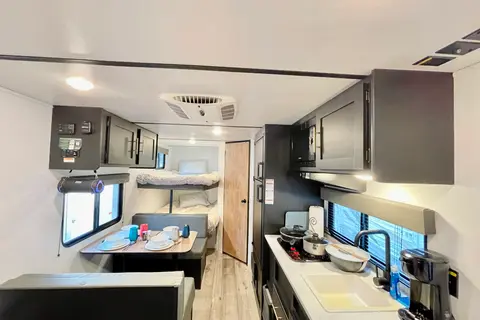 Keystone Springdale RV trailer Sleeps 7 Lightweight