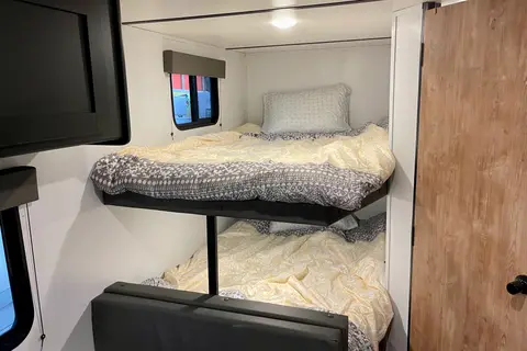 Keystone Springdale RV trailer Sleeps 7 Lightweight