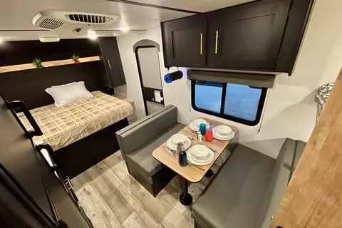 Keystone Springdale RV trailer Sleeps 7 Lightweight