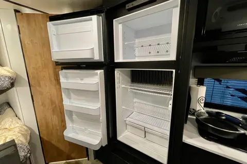Keystone Springdale RV trailer Sleeps 7 Lightweight