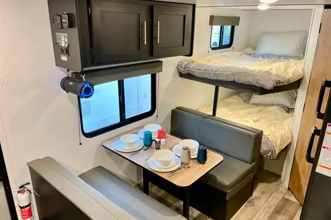 Keystone Springdale RV trailer Sleeps 7 Lightweight