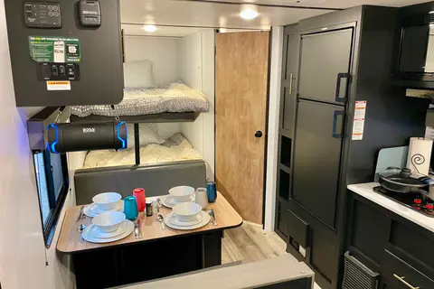 Keystone Springdale RV trailer Sleeps 7 Lightweight