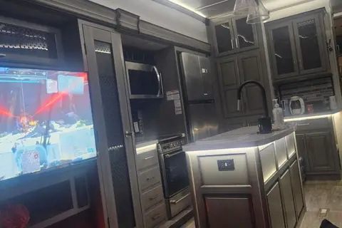 Sebastien's Keystone  Montana Fifth Wheel