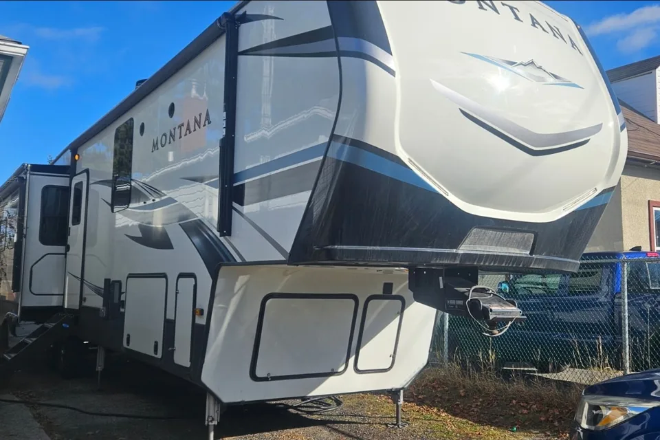 Sebastien's Keystone  Montana Fifth Wheel