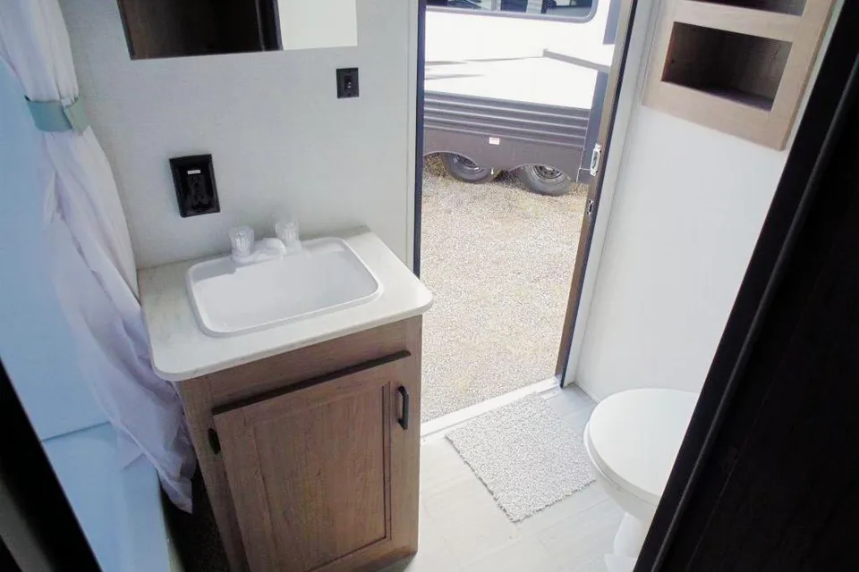 McMasters Keystone 318BR Hideout Travel Trailer