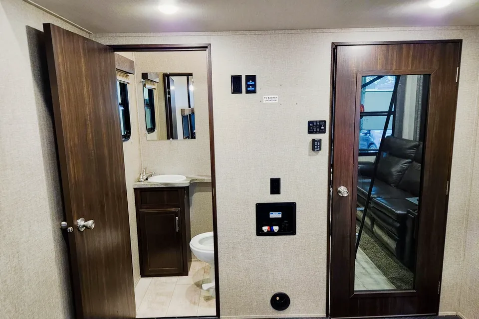 Jeramy's Grand Design Momentum 350 G Fifth Wheel