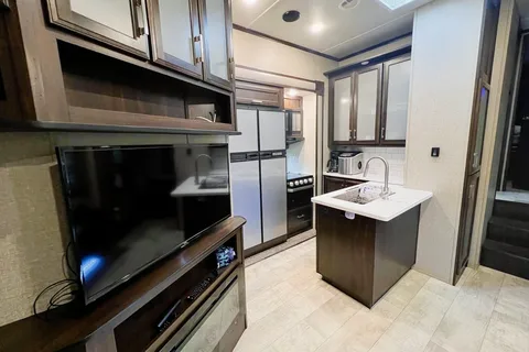 Jeramy's Grand Design Momentum 350 G Fifth Wheel