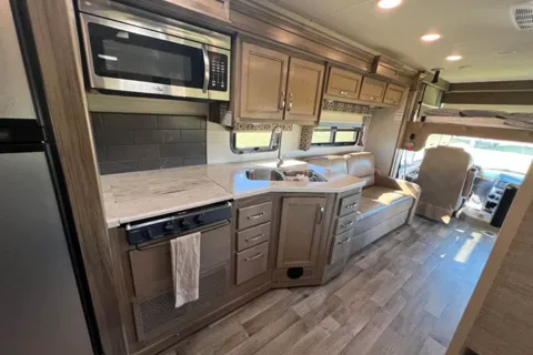 Ian's Jayco Precept 29V Class A