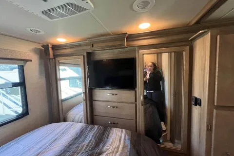 Ian's Jayco Precept 29V Class A
