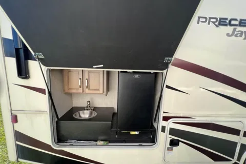 Ian's Jayco Precept 29V Class A